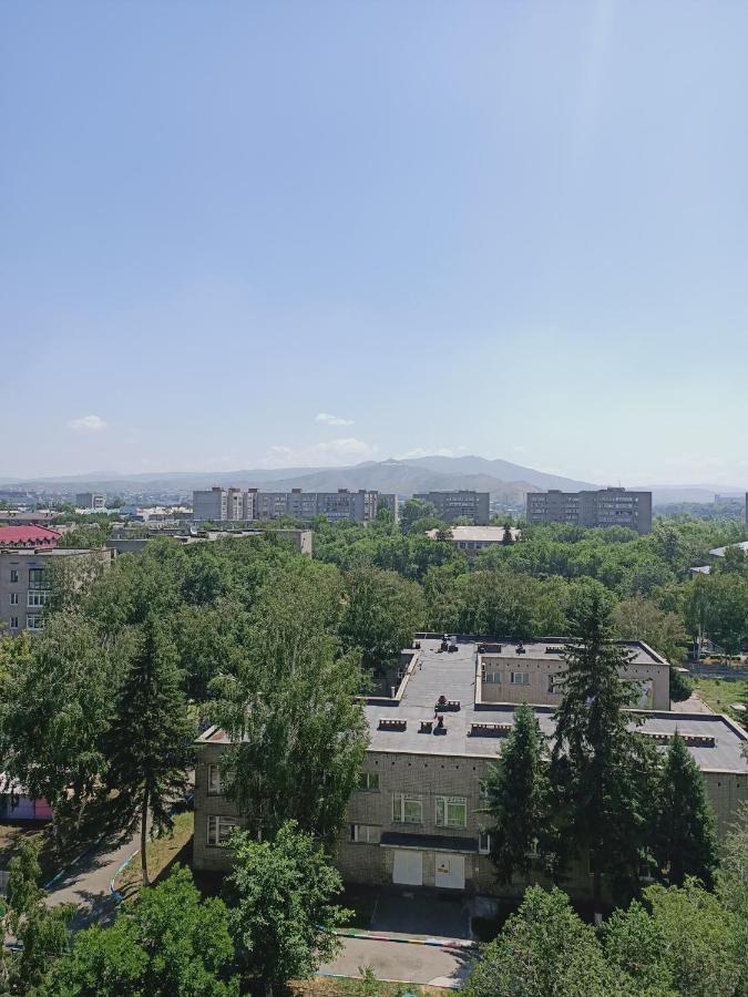 Apartnew In City Centr Ustʼ-Kamenogorsk エクステリア 写真